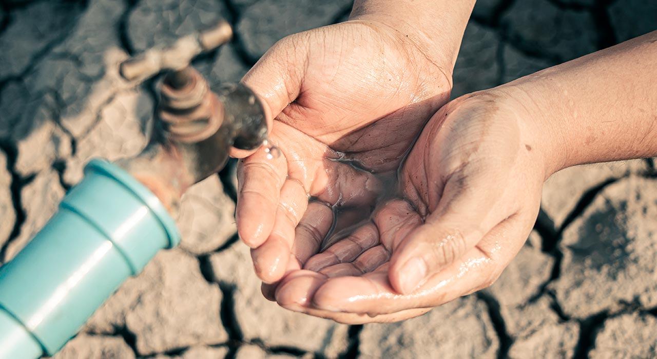 El agua, escasa y contaminada