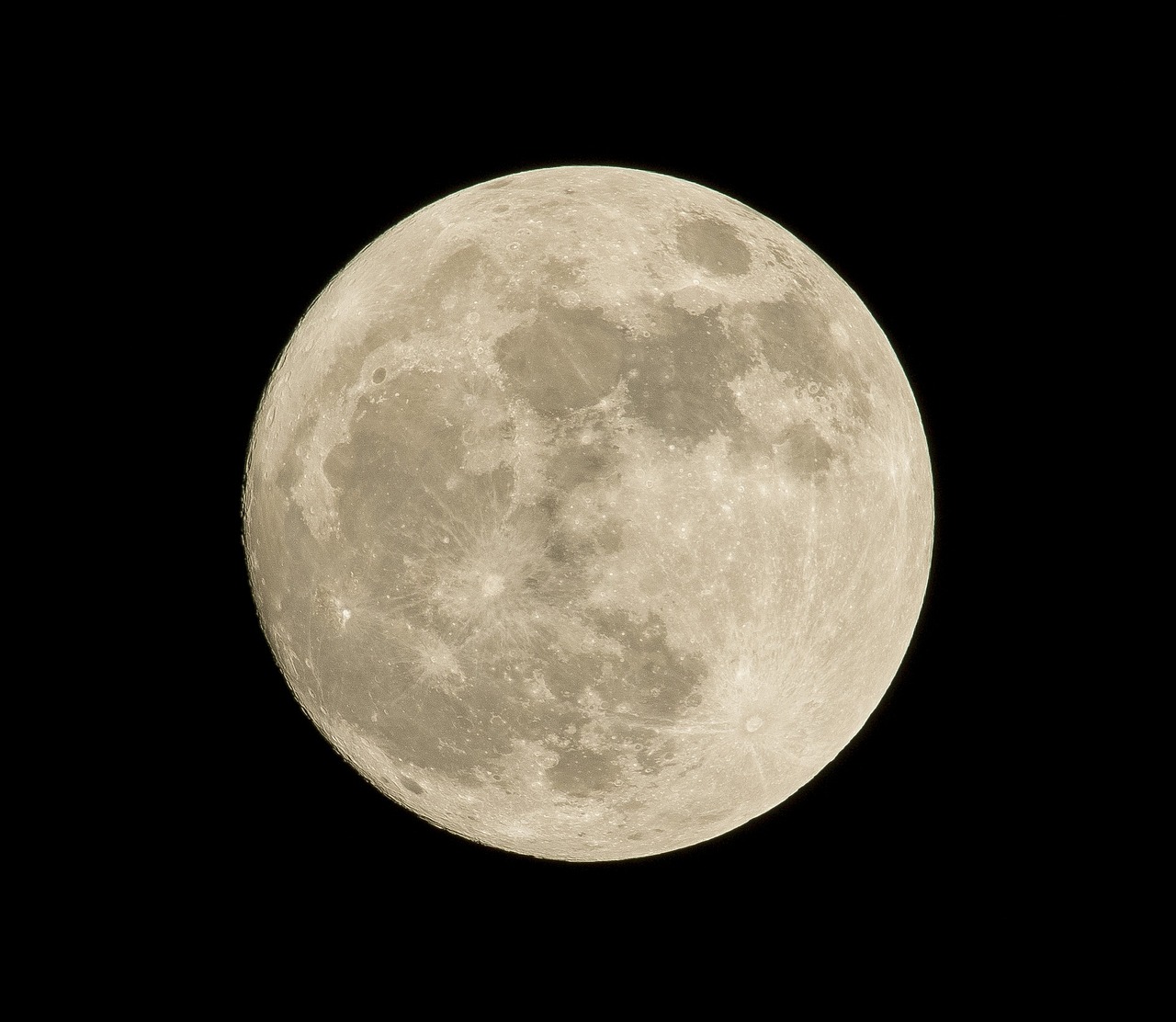 Agua en la luna para futuras expediciones