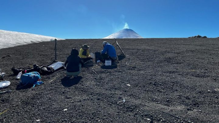 Nuevo sistema de monitoreo para volcanes activos y peligrosos