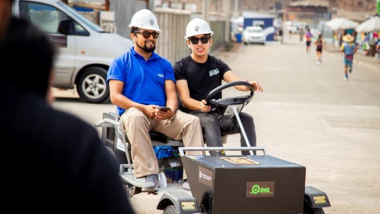 U. de Tarapacá construye vehículo eléctrico para apoyar el turismo costero