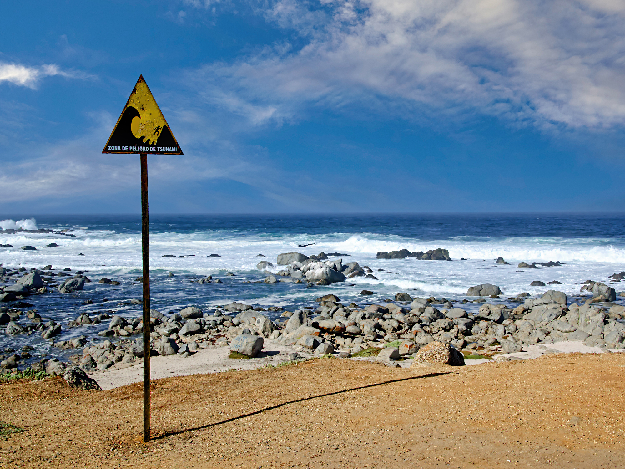 Instalan sirenas costeras para mejorar la respuesta ante tsunamis