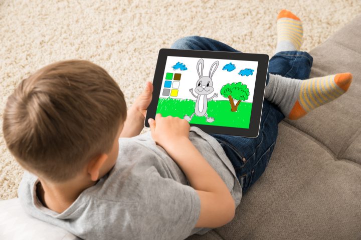 Especialistas enseñan cómo manejar la exposición de niños a las pantallas