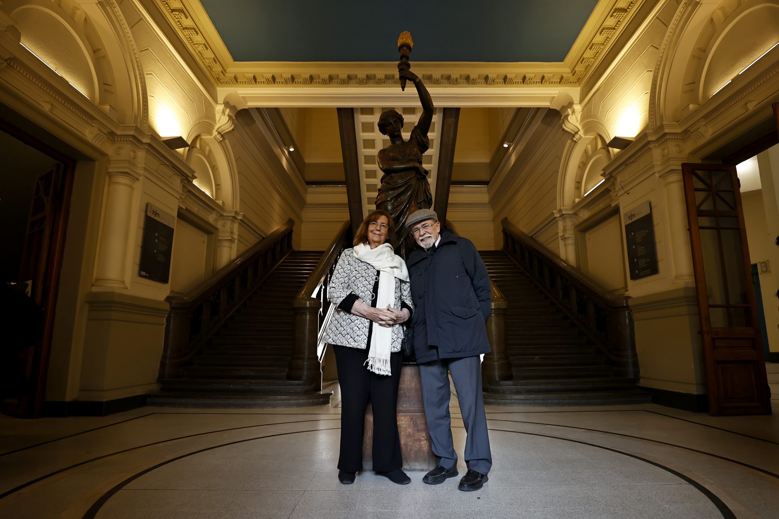 Astrónomos María Teresa Ruiz y José Maza reciben distinción de la U. de Chile