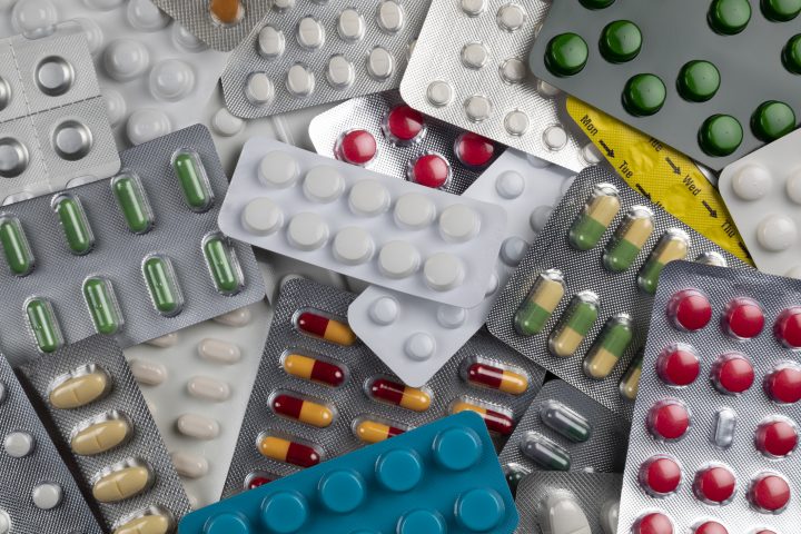 Los riesgos de comprar medicamentos en la vía pública