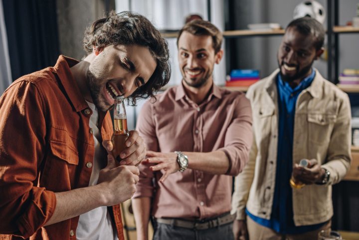 No abras botellas con los dientes: Consejos para cuidar tu salud dental en Fiestas Patrias