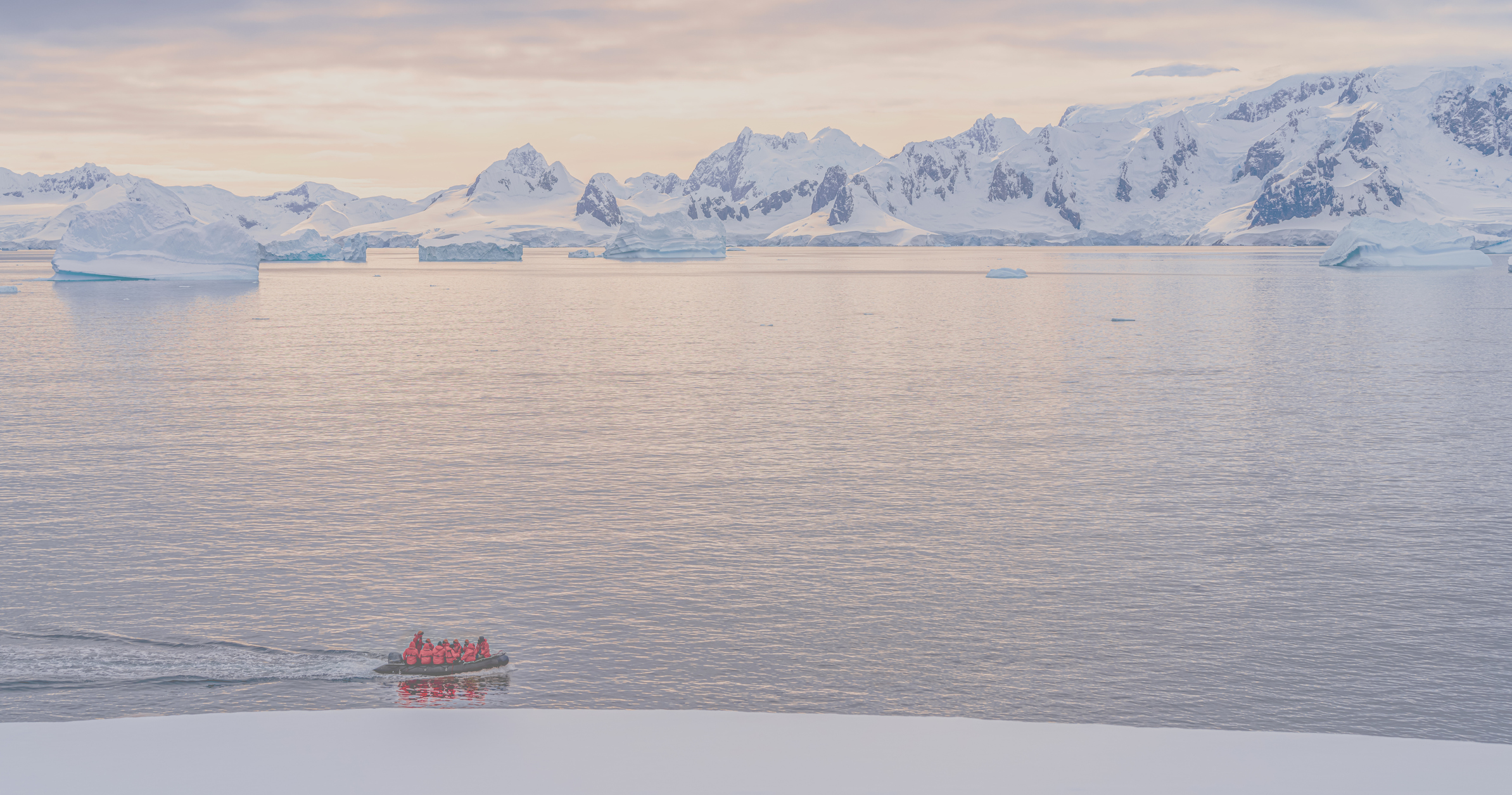 Proyecto busca impulsar el primer cable submarino de fibra óptica a la Antártica chilena