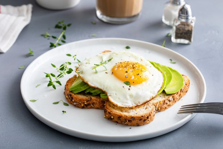 Comer huevo disminuye el riesgo de Alzheimer