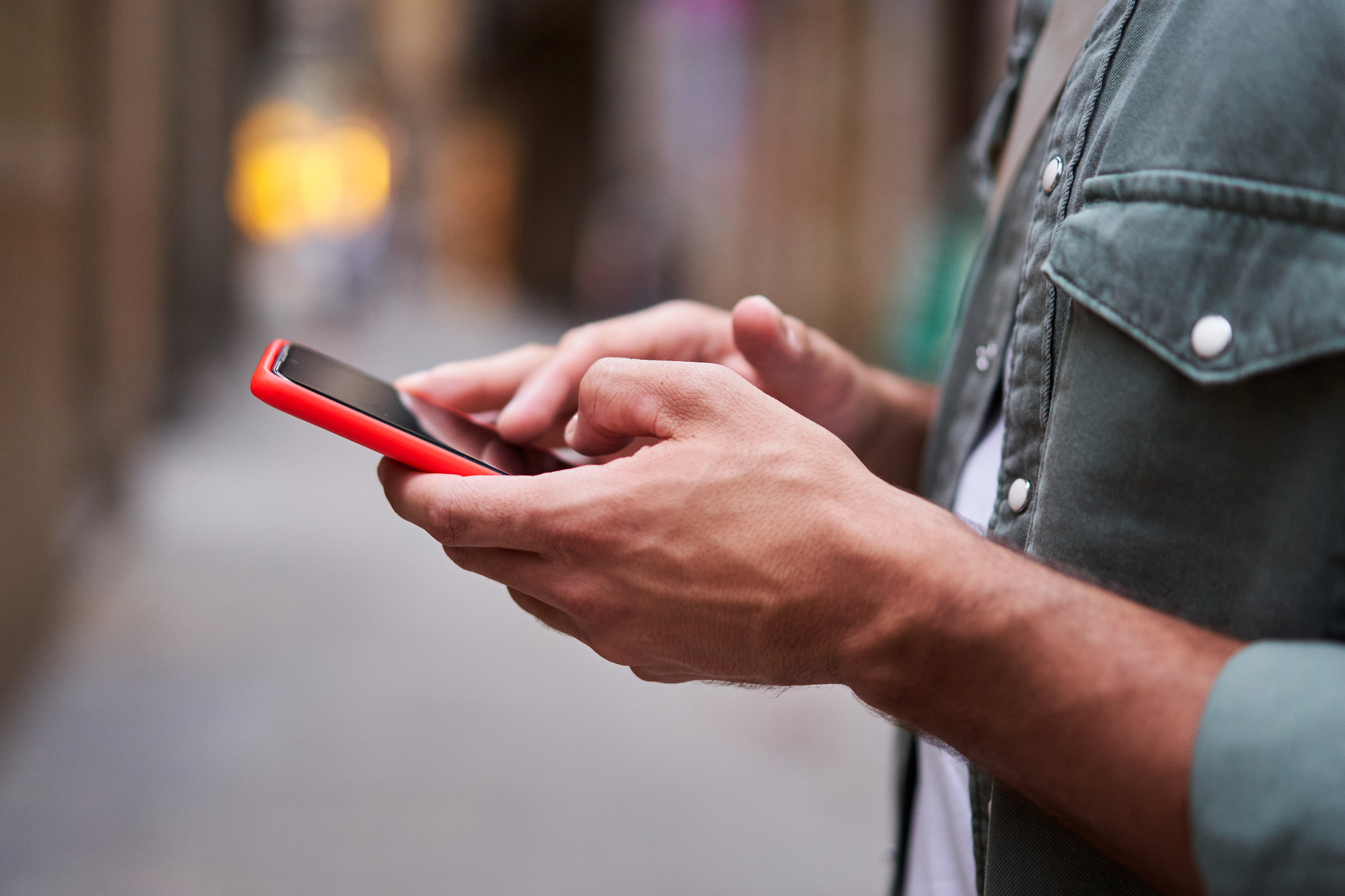 Usar celular no estaría relacionado con el cáncer de cerebro