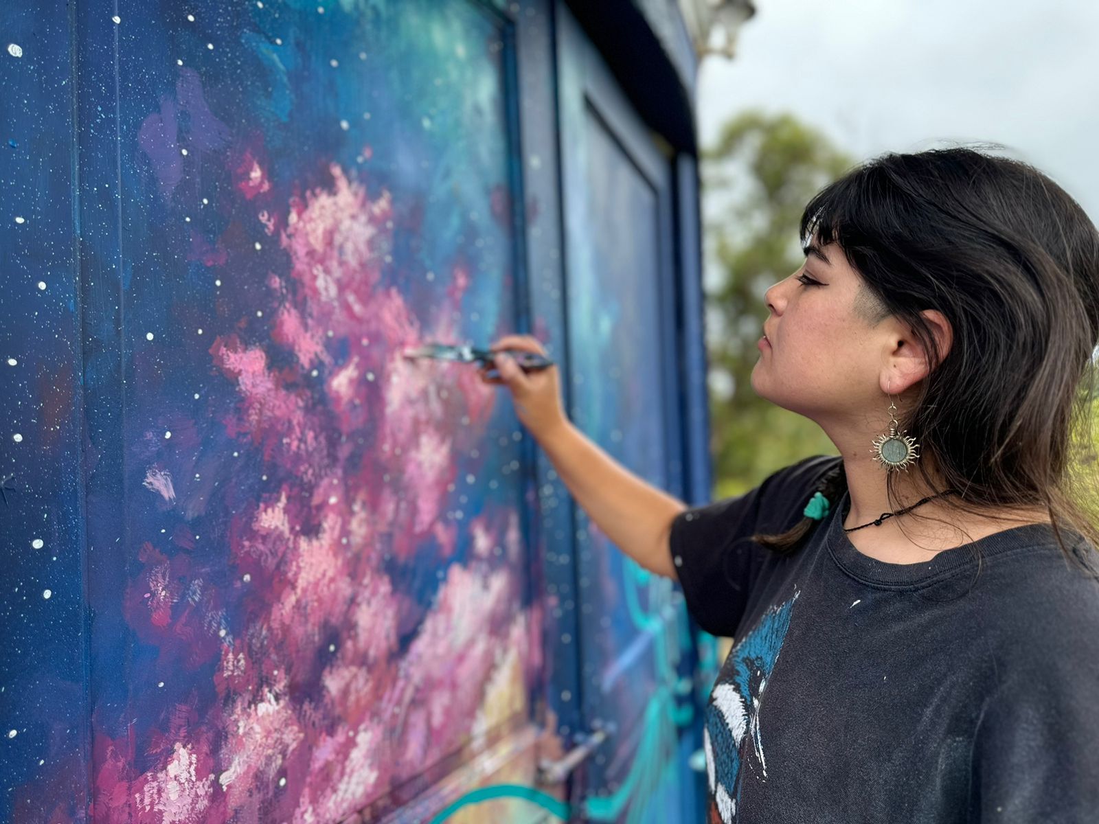 Dos murales interconectan la historia de Valparaíso y Rapa Nui con la astronomía