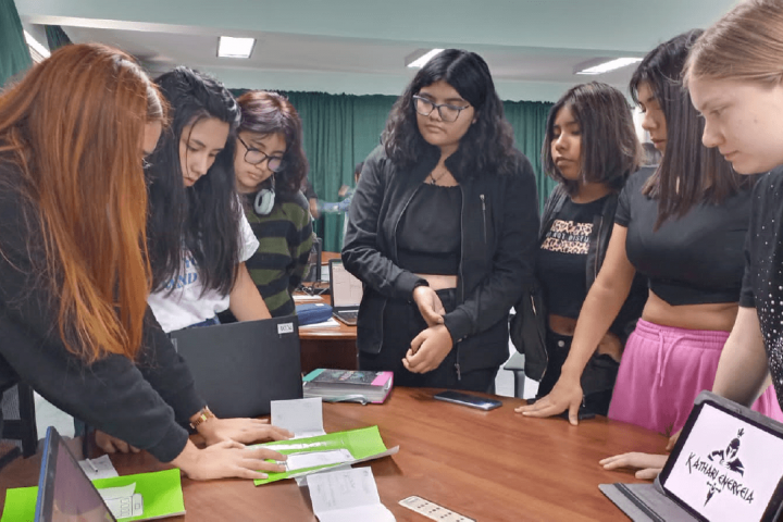 Liceos técnico-profesionales: Estudio evidencia que disminuye la brecha de género en STEM