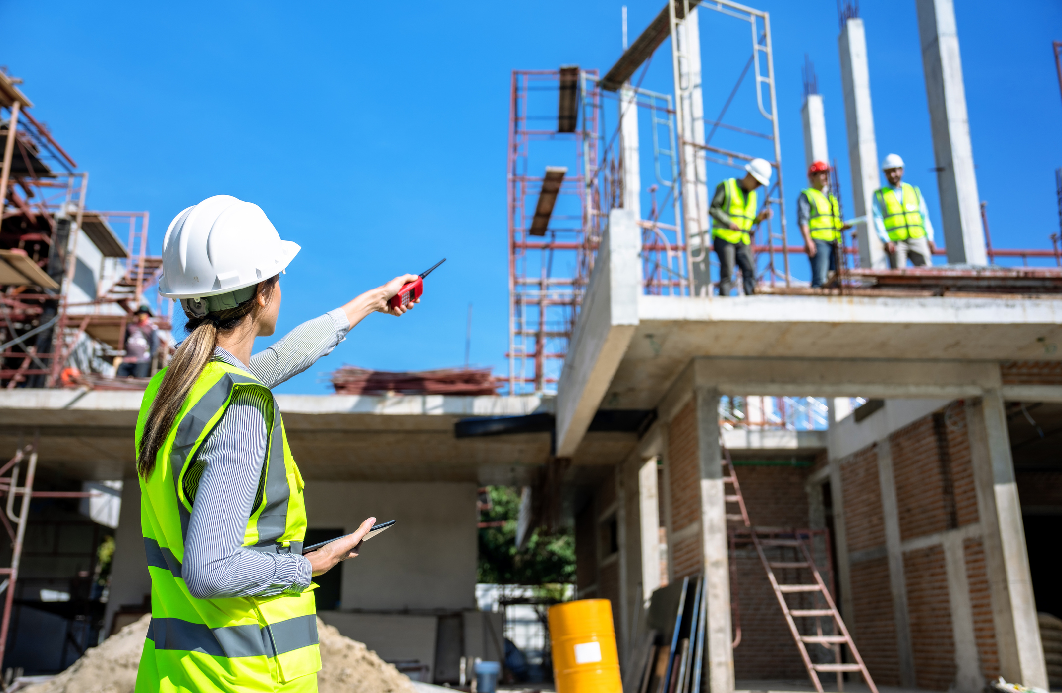 Estudio confirma escasa participación de mujeres en la industria de la construcción