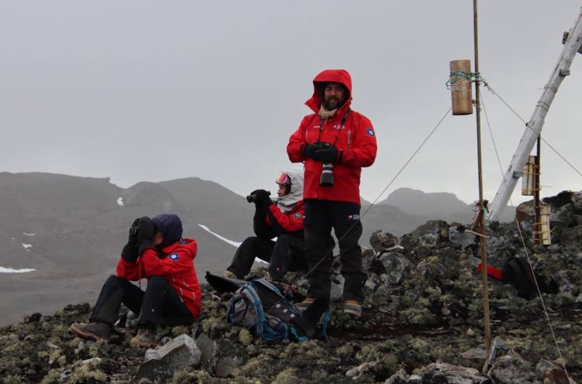 Contaminación en la Antártica: Científicos chilenos investigan su impacto en la fauna y ecosistemas