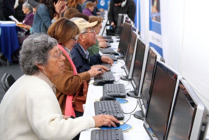 Un 157% aumentaron las matrículas de personas mayores de 50 años en educación superior