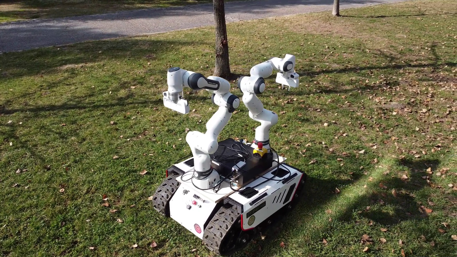 Chilenos trabajan en robot con inteligencia artificial que cosecha frutas delicadas