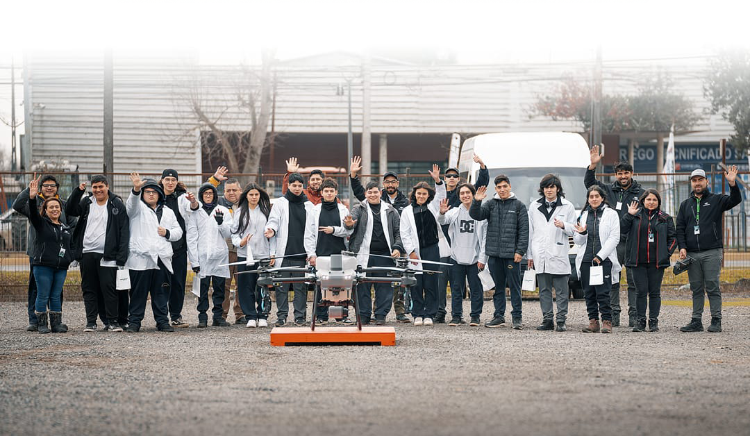 Liceos del sur de Chile incorporan drones agrícolas para avanzar en educación tecnológica